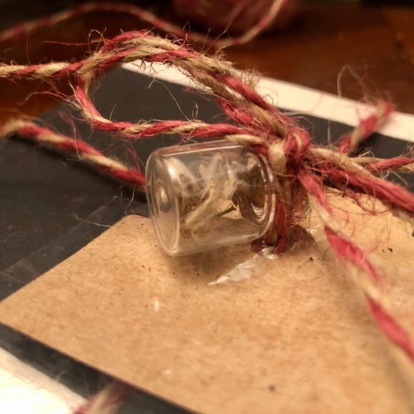 Victorian style Antique stationary 4 piece with red clover vial - Picture 3 of 4